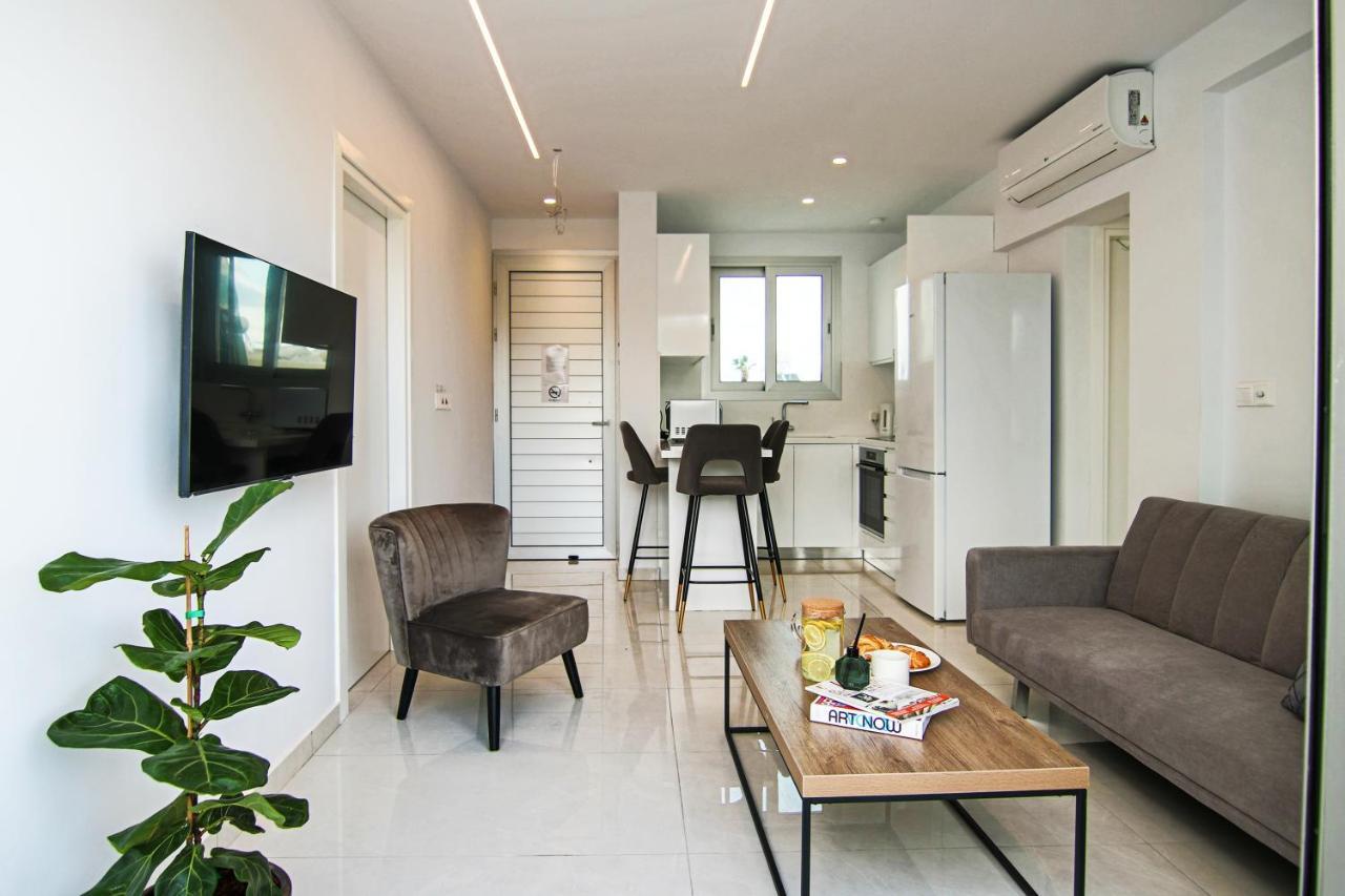 Phaedrus Living - Seaside Executive Flat Harbour 201 Apartment Пафос Екстериор снимка