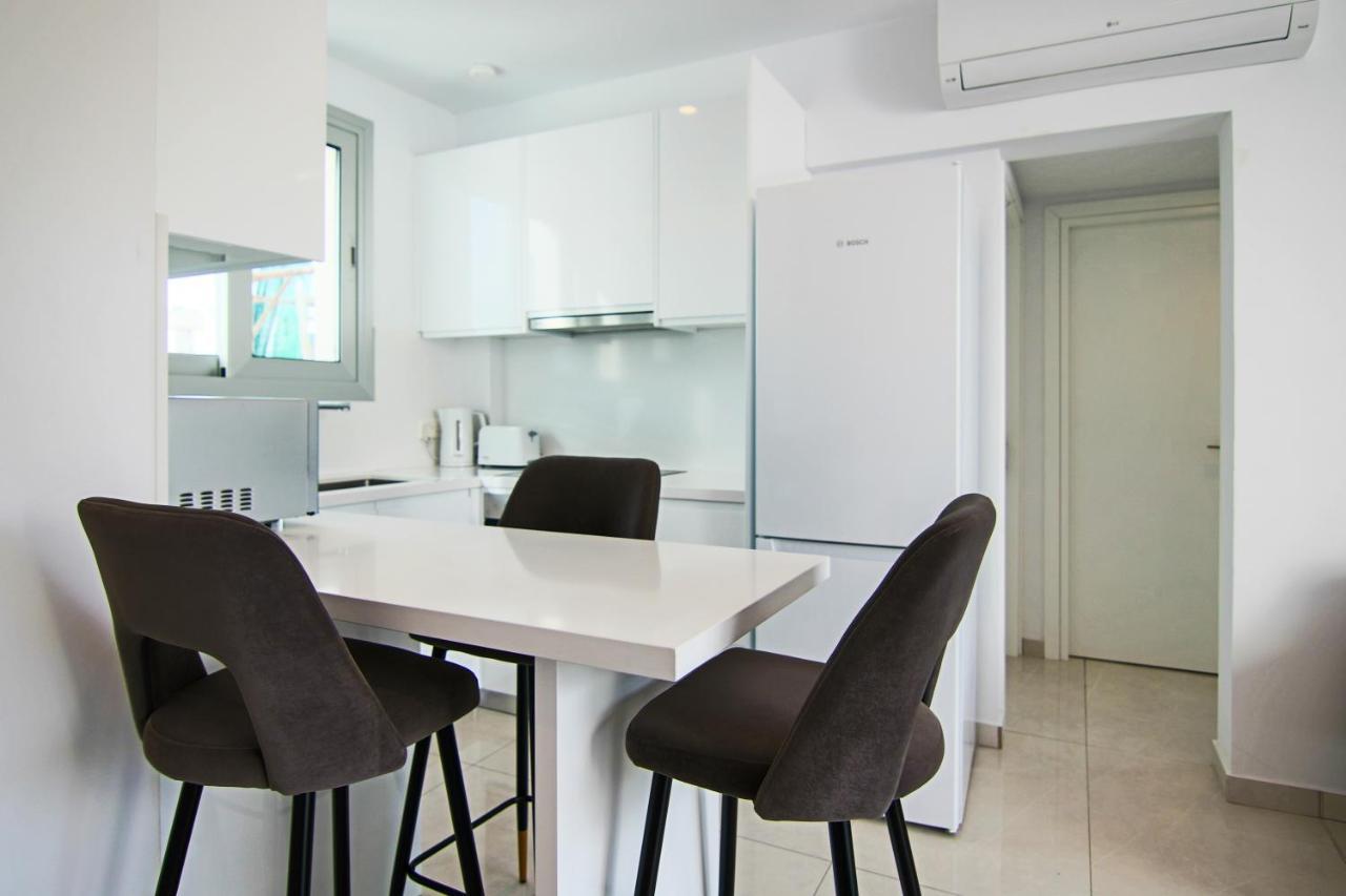 Phaedrus Living - Seaside Executive Flat Harbour 201 Apartment Пафос Екстериор снимка